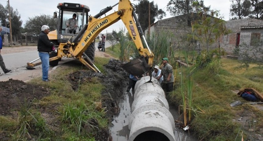 EL MUNICIPIO DE VILLA ÁNGELA REALIZA INTENSOS TRABAJOS DE ALCANTARILLADO Y LIMPIEZA DE CANALES