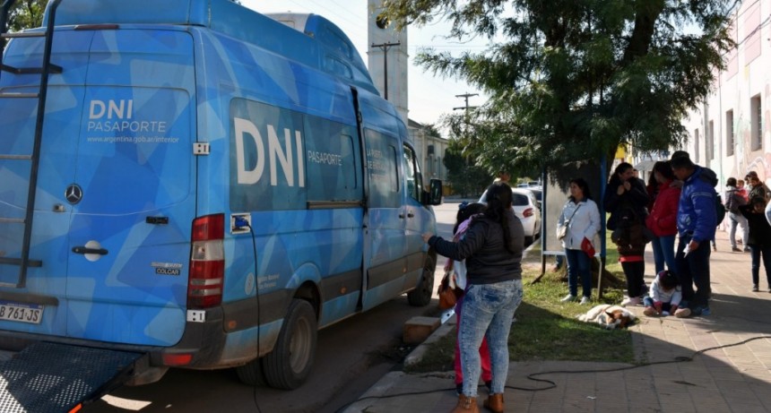 EL MUNICIPIO COORDINÓ LA VISITA DEL CAMIÓN DE RENAPER
