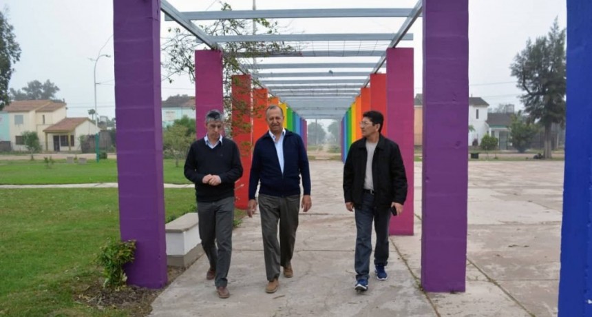 MUNICIPIO REALIZÓ TRABAJOS DE EMBELLECIMIENTO EN LA PLAZA “20 DE JUNIO” DEL BARRIO 279 VV.