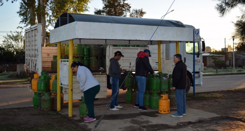 NUEVO OPERATIVO DE VENTA DE GAS SOCIAL EN PLAZA 20 DE JUNIO