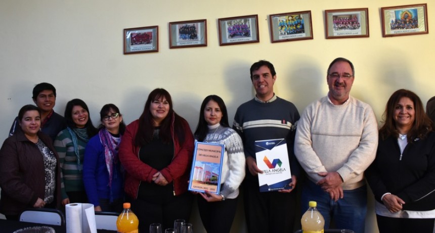 FUNCIONARIOS MUNICIPALES PARTICIPARON DEL AGASAJO POR EL 4TO ANIVERSARIO DE LA ESCUELA “VALENTÍN SALTEÑO”