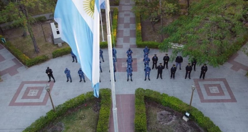 EL MUNICIPIO HOMENAJEÓ A LA POLICÍA DEL CHACO EN SU DÍA  