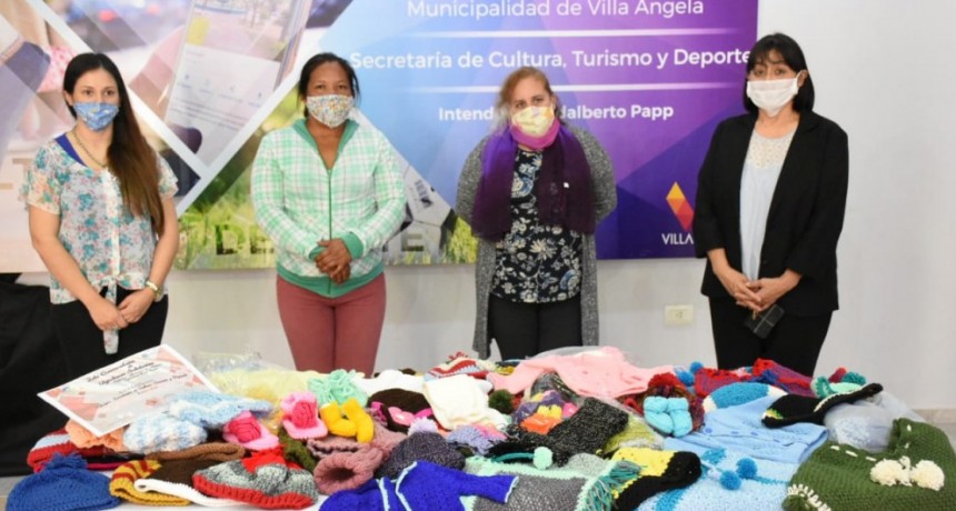 EL MUNICIPIO ACOMPAÑÓ EN LA CREACIÓN Y  LA DONACIÓN DE PRENDAS DE ABRIGO CONFECCIONADAS  POR TEJEDORAS SOLIDARIAS