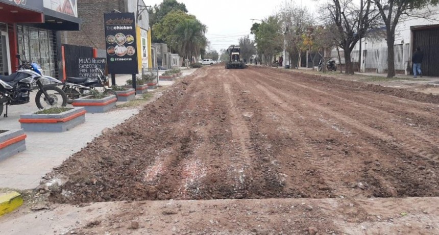 EL MUNICIPIO INICIÓ MOVIMIENTO DE SUELO PARA PAVIMENTO: CONTEMPLA LA EJECUCIÓN DE 12 CUADRAS