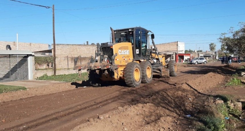 EL MUNICIPIO AVANZA CON EL RIPIO EN CALLE ESPAÑA DE VILLA ÁNGELA