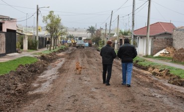 LA MUNICIPALIDAD INICIÓ LA OBRA DE ASFALTO SOBRE CALLE AGUARÁ