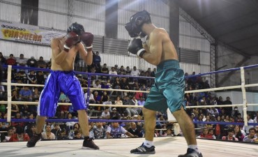 EN UN CLUB JUVA COLMADO DE PÚBLICO SE EXHIBIÓ EL SHOW BOXÍSTICO ORGANIZADO  POR EL MUNICIPIO