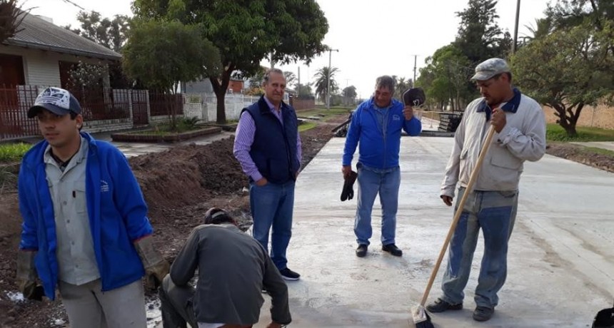 “HICIMOS MÁS DE 300 METROS DE PAVIMENTO EN AV. DEL TRABAJO CON POCO MÁS DE 2 MILLONES DE PESOS”