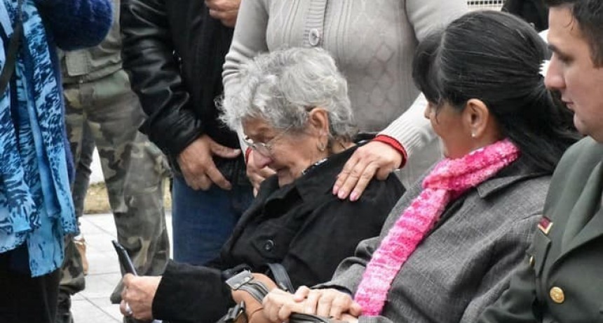 EMOTIVO HOMENAJE AL SOLDADO LUIS ROBERTO FERNÁNDEZ, VILLANGELENSE CAÍDO EN MALVINAS