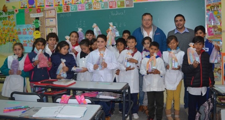 EL MUNICIPIO ENTREGÓ ELEMENTOS PARA “ESCUELAS EN FERIA” DE LA ESCUELA 1057
