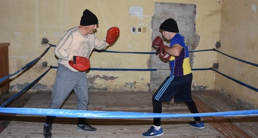 LA ESCUELA MUNICIPAL DE BOXEO INVITA A LOS CHICOS A PRACTICAR LA DISCIPLINA