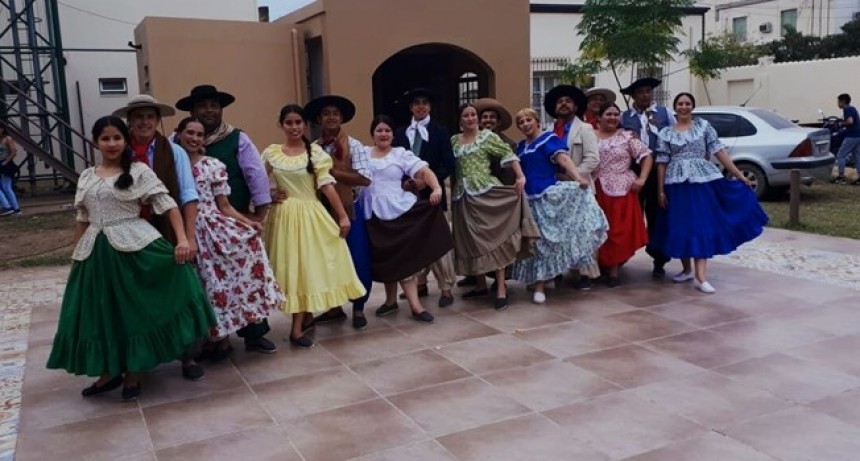 ALUMNOS DE LA ESCUELA MUNICPAL DE FOLCLORE Y DE DANZAS ÁRABES LOGRARON PRIMEROS PUESTOS EN SÁENZ PEÑA
