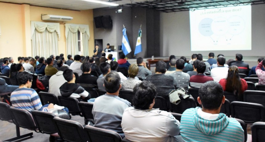 EL MUNICIPIO ACOMPAÑÓ UNA CHARLA SOBRE SEGURIDAD E HIGIENE