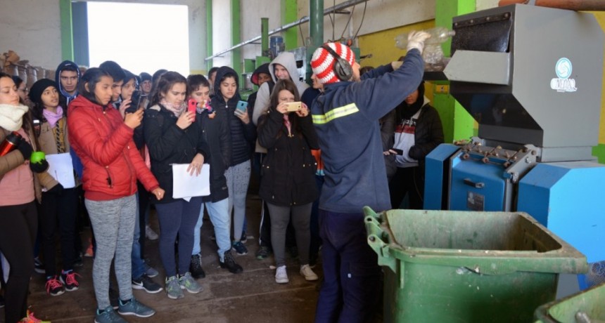 ALUMNOS DE 5° DE LA UEGP N°28 “FÉLIX FRÍAS” VISITARON LA PLANTA MUNICIPAL DE TRATAMIENTOS DE RESIDUOS DE VILLA ÁNGELA