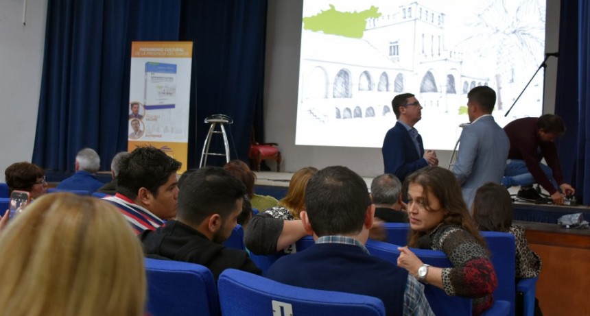 FUNCIONARIOS MUNICIPALES ACOMPAÑARON LA PRESENTACIÓN DEL LIBRO “PATRIMONIO CULTURAL DE LA PROVINCIA DEL CHACO”