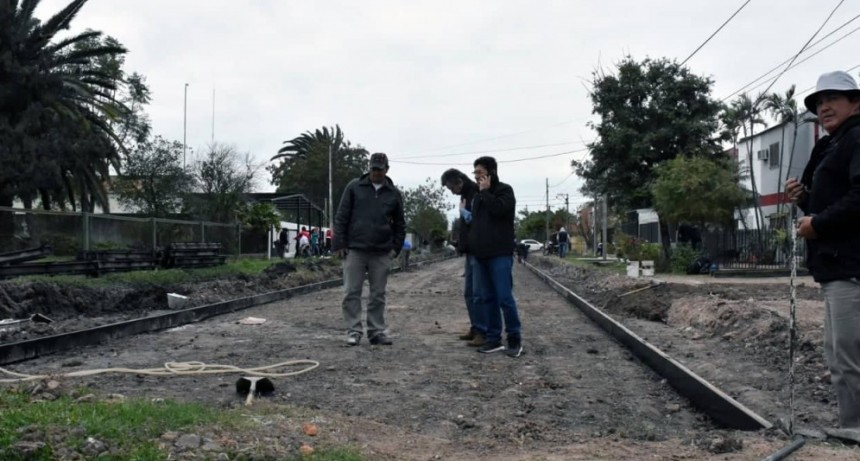 AVANZA SATISFACTORIAMENTE EL PAVIMENTO DEL BARRIO SAN CAYETANO