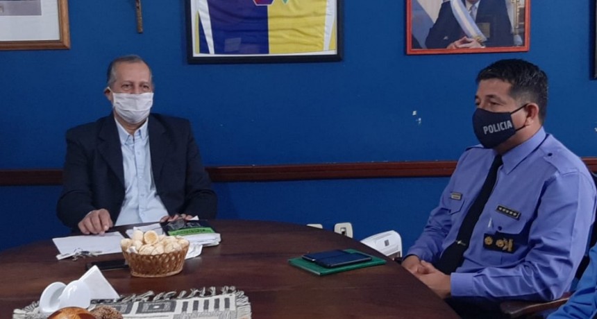 EL INTENDENTE ADALBERTO PAPP RECIBIÓ AL NUEVO DIRECTOR DE ZONA INTERIOR GUSTAVO DOMÍNGUEZ