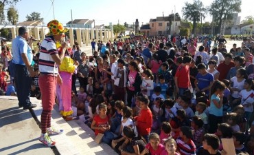 ORGANIZADA POR EL MUNICIPIO, LA FIESTA DEL DÍA DEL NIÑO EN LA PLAZA 20 DE JUNIO FUE MULTITUDINARIA