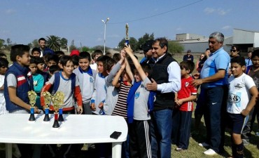 CON GRAN CONVOCATORIA, DEPORTES REALIZÓ EL INTERESCOLAR DE FÚTBOL EN LA EEP N° 663