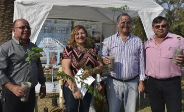 MEDIO AMBIENTE REALIZA LA ENTREGA DE PLANTINES EN EL DÍA DEL ÁRBOL