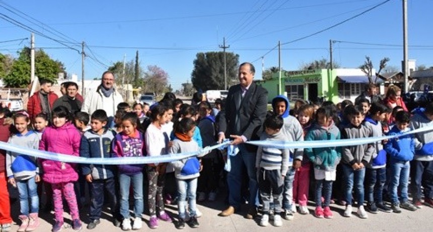 “ESTE PAVIMENTO ES UNA OBRA ANHELADA POR LA COMUNIDAD EDUCATIVA”
