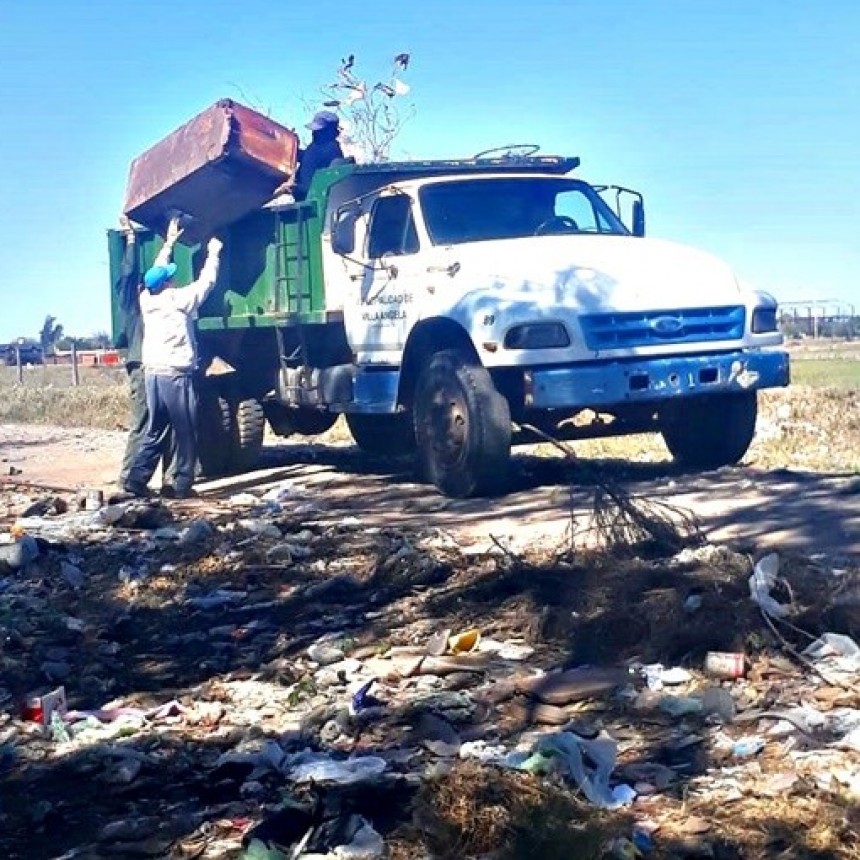 GUARDIANAS DEL AMBIENTE VUELVEN A LIMPIAR UN BASURAL A CIELO ABIERTO QUE HABÍAN ELIMINADO