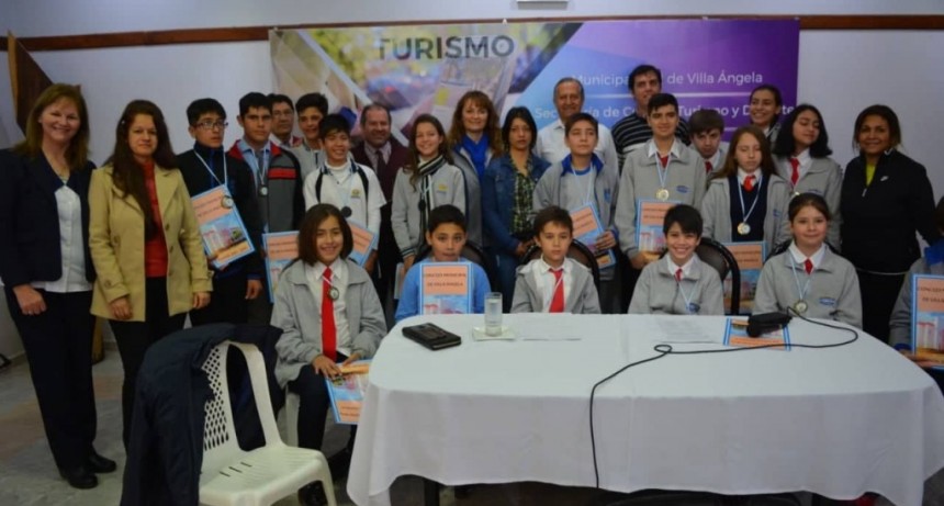 PAPP FELICITÓ A LOS 17 ALUMNOS QUE REPRESENTARÁN A VILLA ÁNGELA EN EL CERTÁMEN REGIONAL DE LAS OLIMPIADAS MATEMÁTICAS ARGENTINAS
