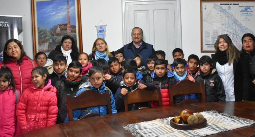 EL INTENDENTE PAPP RECIBIÓ LA VISITA DE ALUMNOS Y DOCENTES DE SANTA SYLVINA