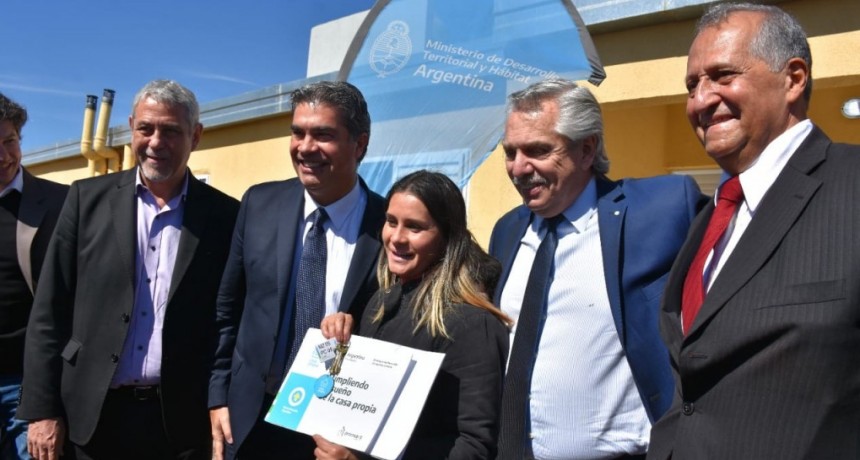 EL INTENDENTE PAPP INAUGURÓ 100 VIVIENDAS JUNTO AL PRESIDENTE FERNÁNDEZ Y EL GOBERNADOR CAPITANICH