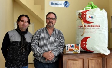 SORAYA PERALTA Y MARISELA AYALA GANADORAS DEL SORTEO DEL MES DEL NIÑO