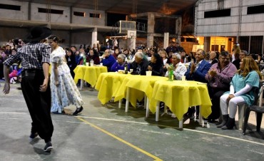 GRAN MARCO DE PÚBLICO EN LA PEÑA FOLCKLÓRICA DE LA ESCUELA N° 11 DE CARA A SU CENTENARIO