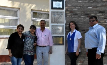EL INTENDENTE PAPP ACOMPAÑÓ A LA ESCUELA N° 11 AL DESCUBRIMIENTO DE PLACAS 