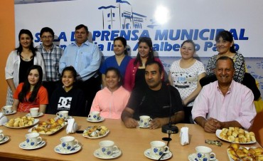 EL INTENDENTE AGASAJÓ A LAS BICAMPEONAS PROVINCIALES DE VÓLEY SUB 15 DEL CLUB ALVEAR 