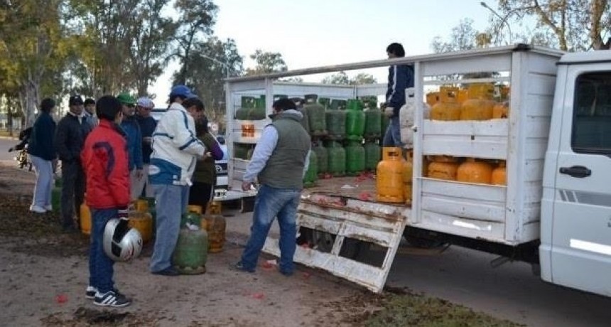 MUNICIPIO PROMUEVE PROGRAMA HOGAR: GARRAFA DE GAS DE 10 KG A $220 EN LA PLAZA 20 DE JUNIO