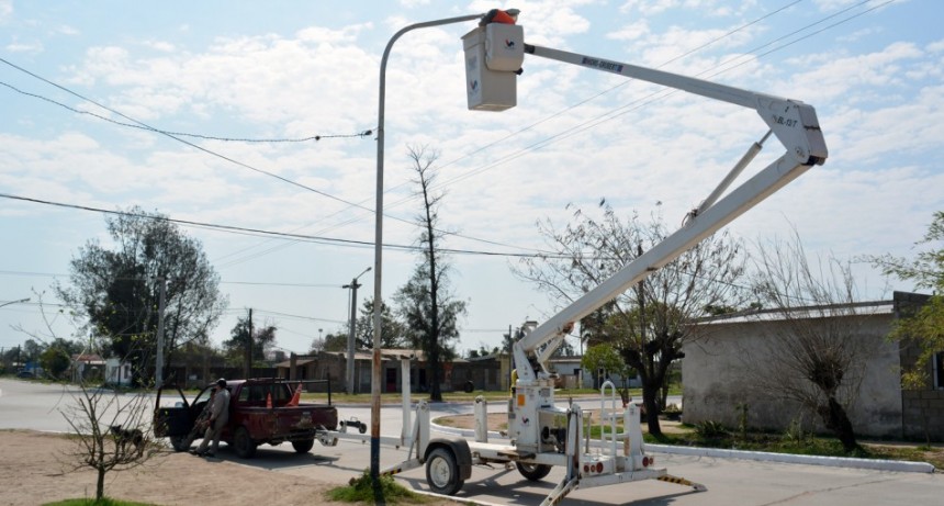 EL MUNICIPIO REALIZA REAPARACIÓN DE LUMINARIA EN DISTINTOS SECTORES DE LA CIUDAD