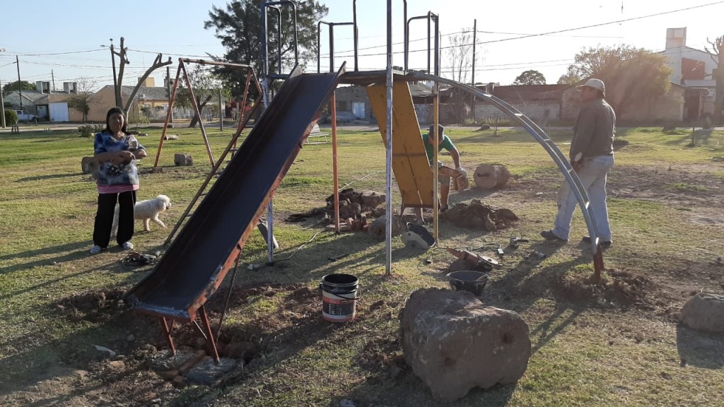 EL MUNICIPIO INICIÓ LA REFACCIÓN INTEGRAL DE LA PLAZA MARTÍN FIERRO