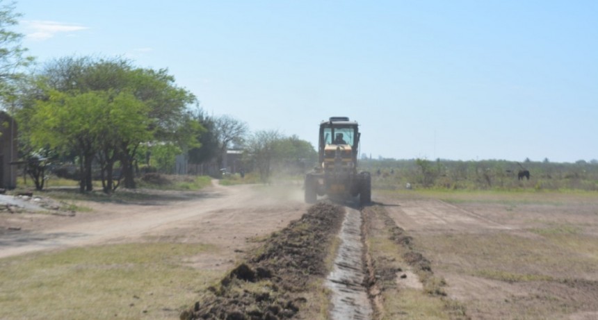EL MUNICIPIO ABRIÓ UNA CALLE PARALELA A AV. EL QUEBRACHO PARA QUE LOS VECINOS PUEDAN INGRESAR A SUS CASAS