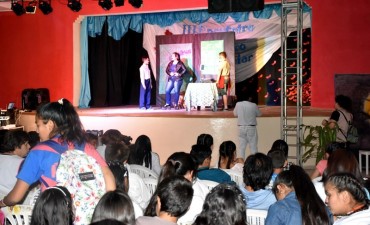 EXITOSO TERCER ENCUENTRO DE TEATRO DE ESCUELAS PRIMARIAS  