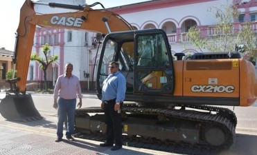 PAPP RECIBIÓ UNA RETROEXCAVADORA CASE DE 210 HP Y VALORÓ EL TRABAJO EN CONJUNTO CON NACIÓN