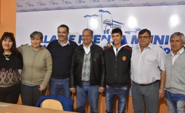 EL INTENDENTE PAPP JUNTO AL MINISTRO FERRER ENTREGÓ AYUDA A DOS EMPRENDEDORES DE VILLA ÁNGELA
