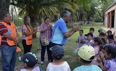 NIÑOS DEL CAMPAMENTO DE JARDINES DE INFANTES RECIBEN CHARLAS DE SEGURIDAD VIAL Y CUIDADO DEL AMBIENTE 