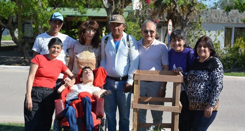 MATÍAS CEPEDA ES EL PADRINO DEL PRIMERO DE LOS 108 ÁRBOLES QUE SE PLANTARÁN EN EL MARCO DEL PROYECTO DE EMBELLECIMIENTO DE LA CIUDAD