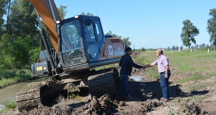 SERVICIOS PÚBLICOS Y SAMEEP ARTICULAN LIMPIEZA DE CANAL SOBRE RUTA 95