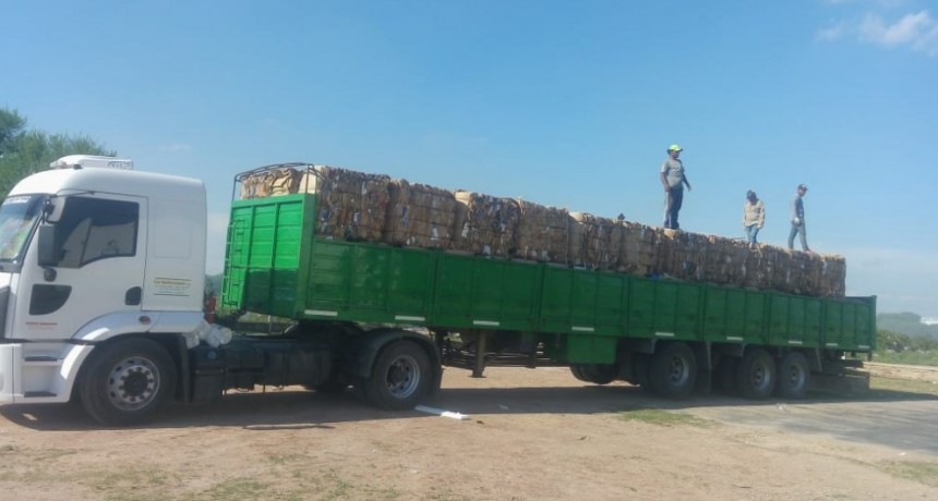 LA PLANTA DE TRATAMIENTOS DE RESIDUOS DE VILLA ÁNGELA, CONCRETÓ LA VENTA DE 19.740 KG. DE CARTÓN