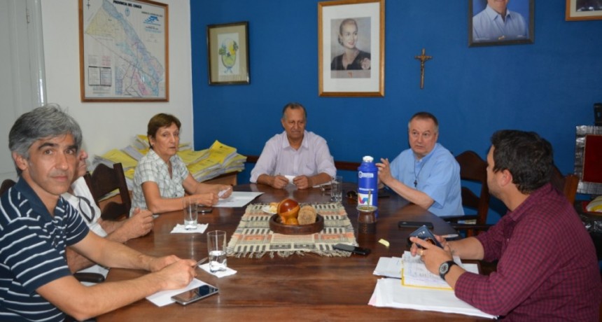 MUNICIPALIDAD DE VILLA ÁNGELA JUNTO A LA IGLESIA, COORDINA TRABAJOS PARA LA CELEBRACIÓN DE LA VIRGEN DE LA LAGUNA