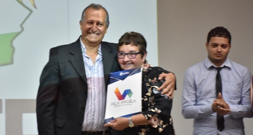EL INTENDENTE PAPP ACOMPAÑÓ A LA ENTREGA DE CERTIFICADOS A ALUMNOS DE LA UEGP N°173 DE UPCP