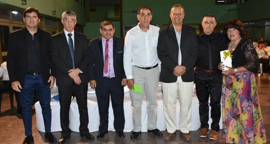 EN ACTO BODAS DE PLATA Y JUBILACIONES EET N°1 PAPP DESTACÓ QUE LA EDUCACIÓN NO ES UN GASTO SINO UNA INVERSIÓN