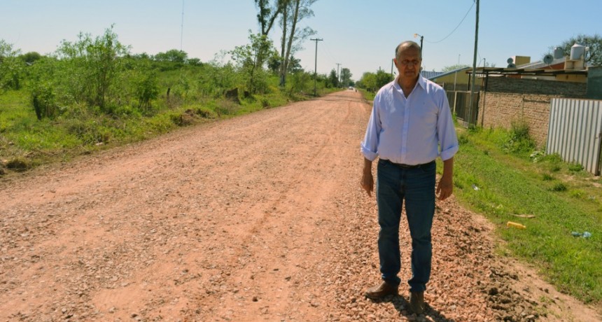 EL INTENDENTE PAPP SUPERVISÓ EL RIPIADO DE CALLE LOS SAUCES Y ACCESO AL BARRIO 30 VIVIENDAS