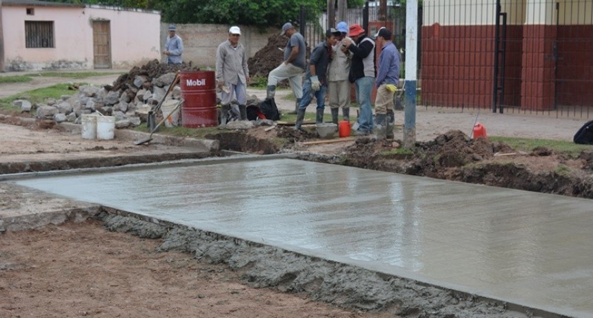 SERVICIOS PÚBLICOS CONTINÚA CON LOS AVANCES DE LA PAVIMENTACIÓN EN CALLE MONTEAGUDO