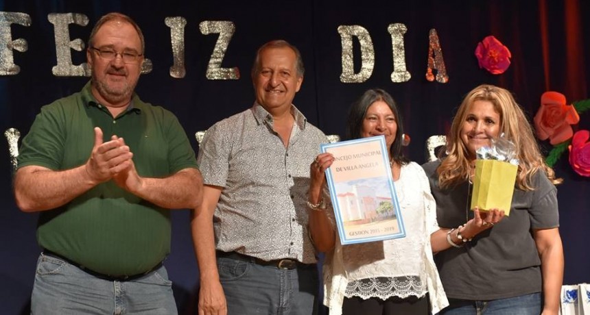 PAPP FELICITÓ A LOS EMPLEADOS MUNICIPALES EN SU DÍA, RECONOCIÓ A JUBILADOS Y HOMENAJEÓ A EMPLEADOS FALLLECIDOS EN ACTIVIDAD